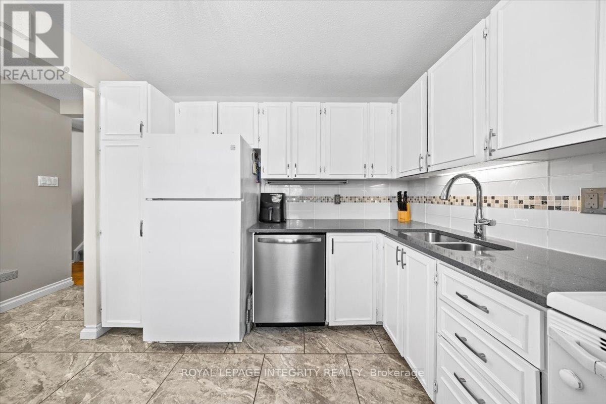 












C - 1771 LAMOUREUX DRIVE

,
Ottawa,




Ontario
K1E2N5

