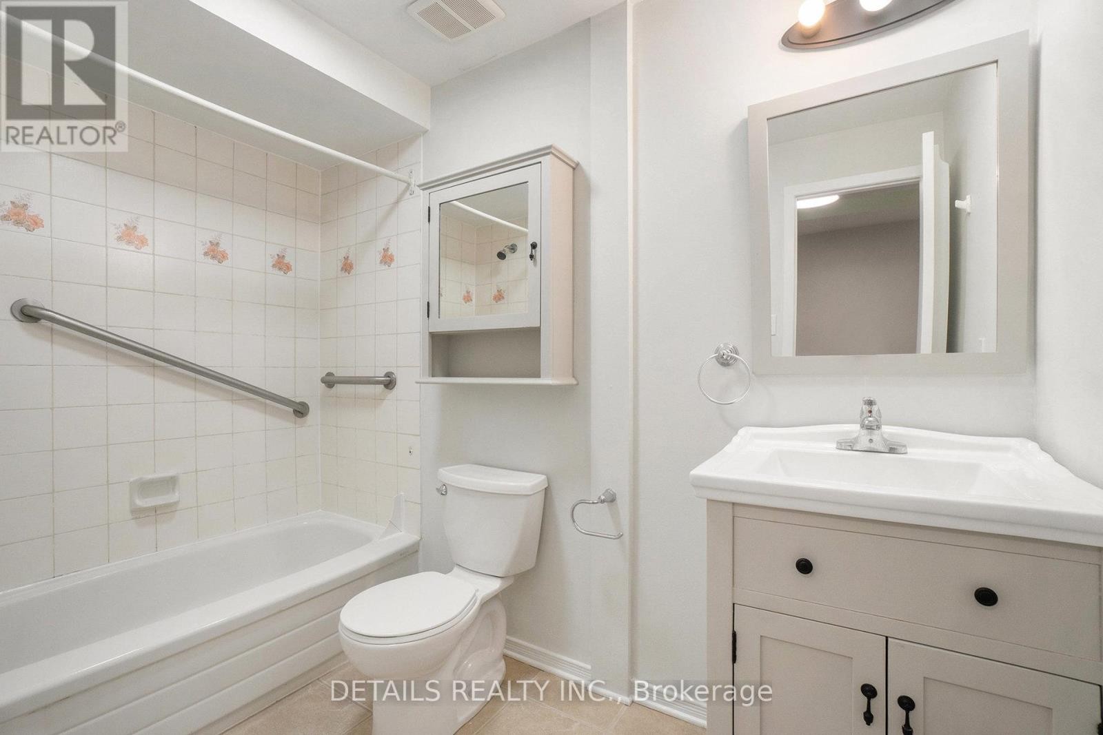 












144D VALLEY STREAM DRIVE

,
Ottawa,




Ontario
K2H9C6

