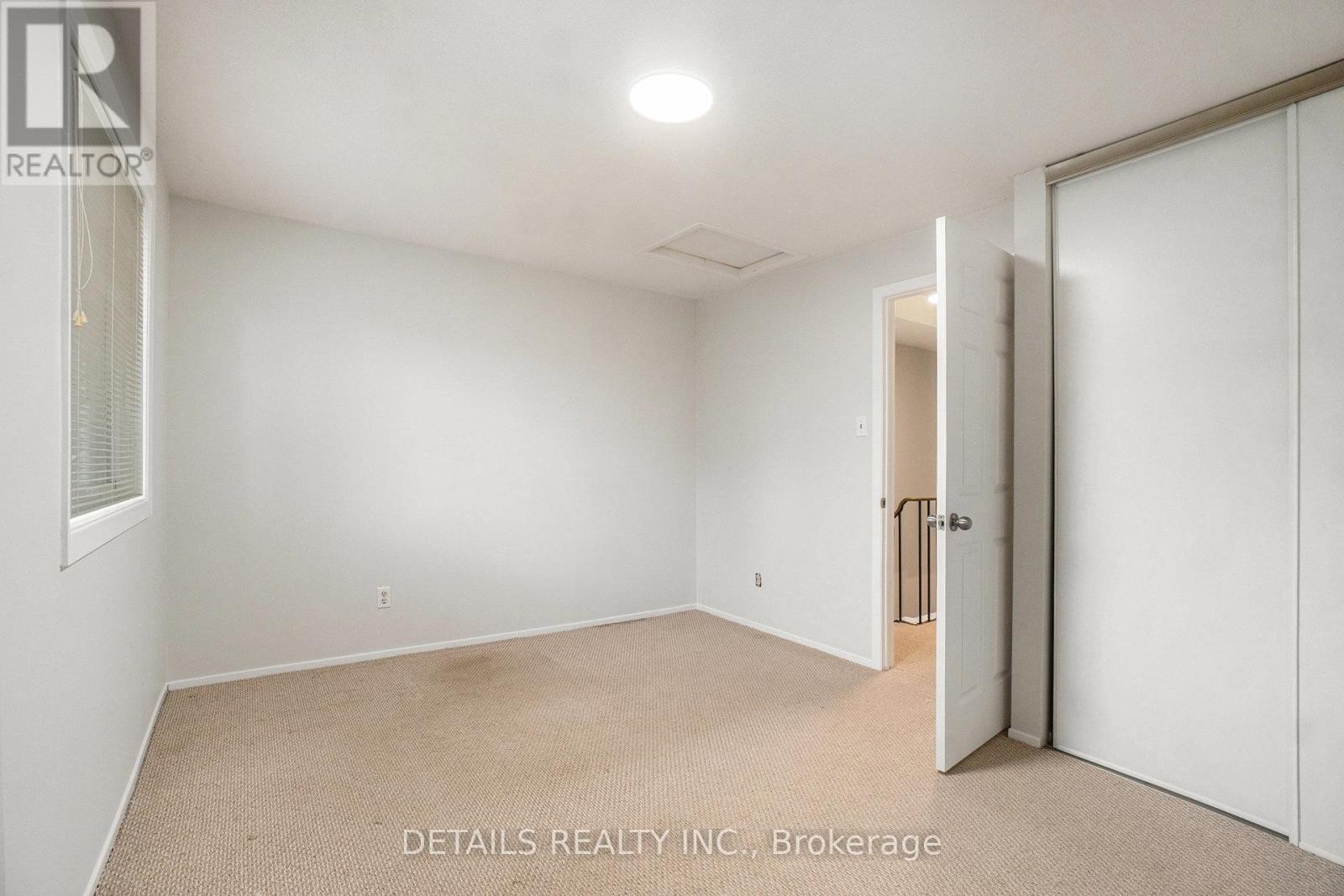 












144D VALLEY STREAM DRIVE

,
Ottawa,




Ontario
K2H9C6

