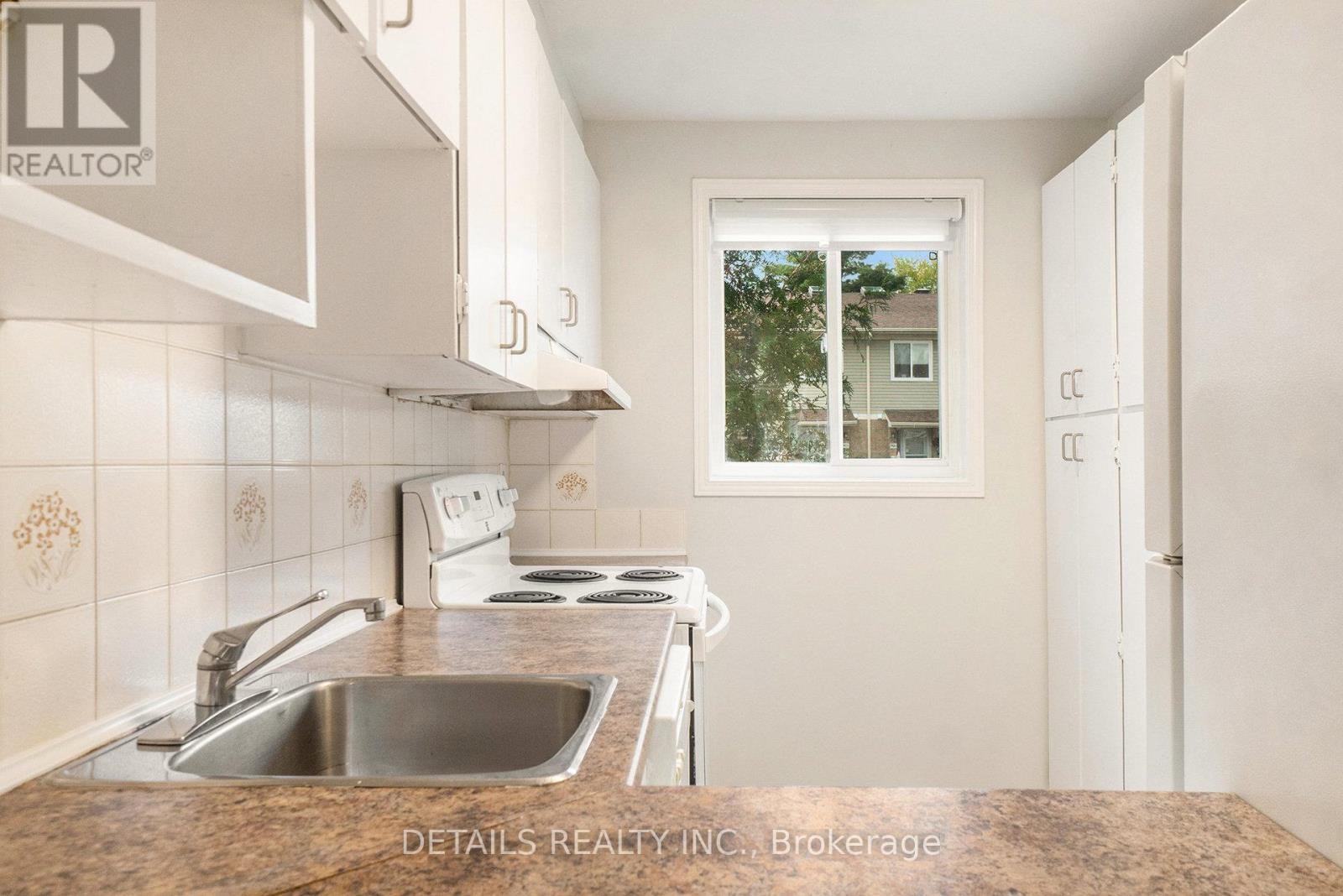 












144D VALLEY STREAM DRIVE

,
Ottawa,




Ontario
K2H9C6

