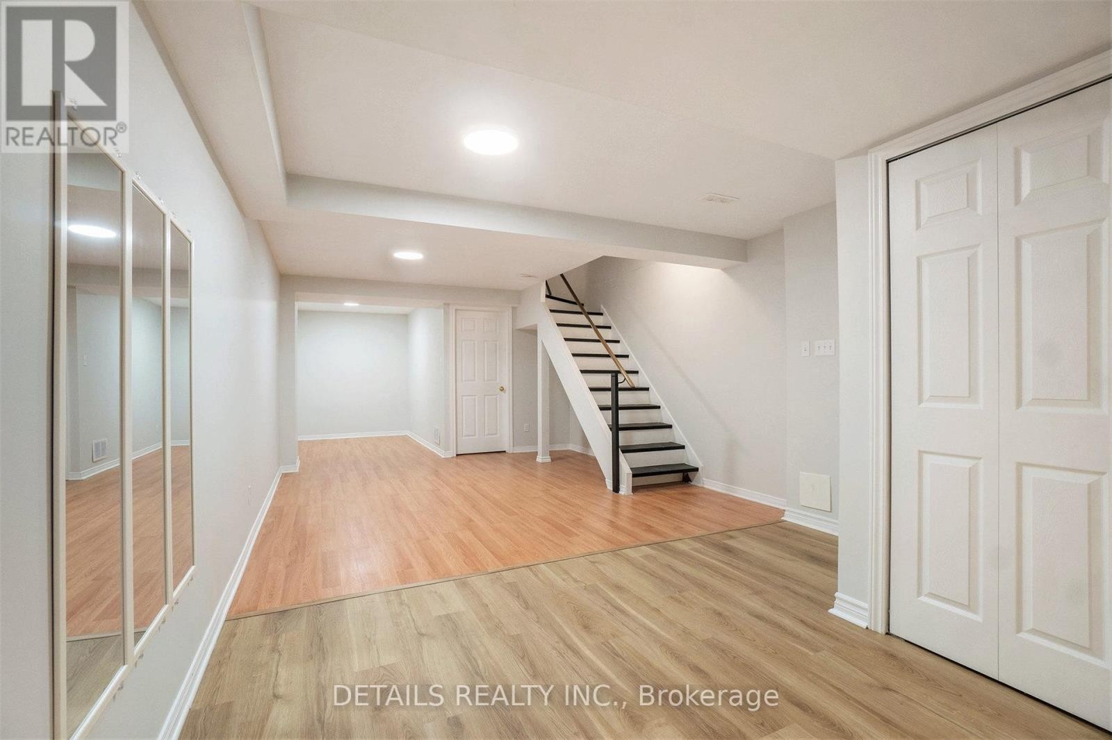 












144D VALLEY STREAM DRIVE

,
Ottawa,




Ontario
K2H9C6

