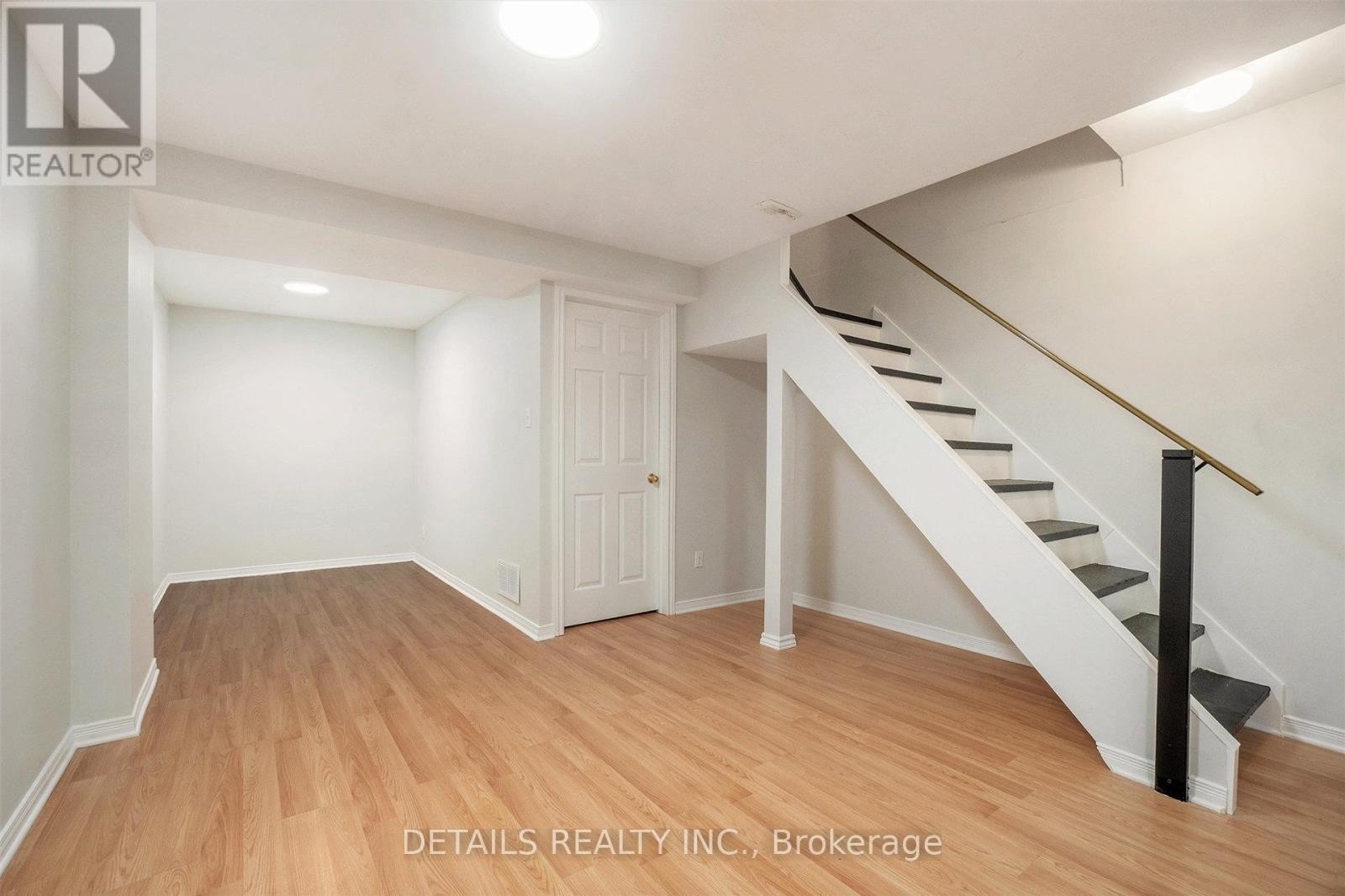 












144D VALLEY STREAM DRIVE

,
Ottawa,




Ontario
K2H9C6

