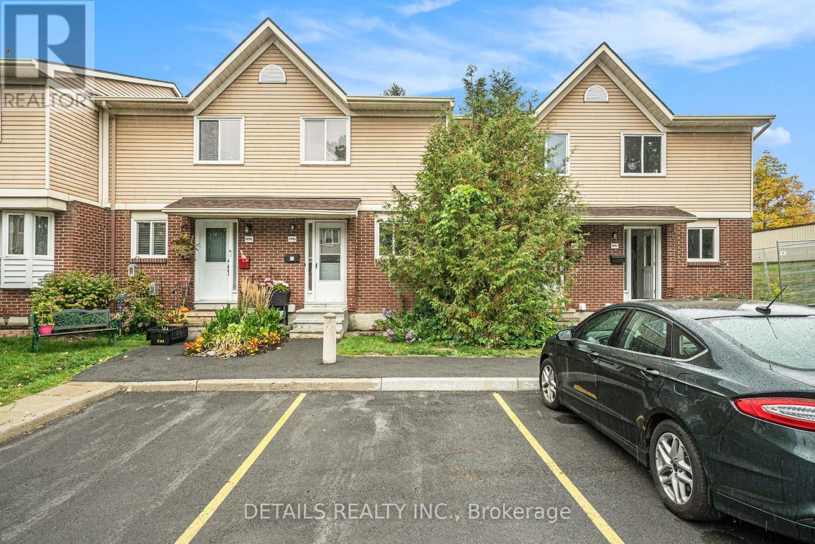 












144D VALLEY STREAM DRIVE

,
Ottawa,




Ontario
K2H9C6

