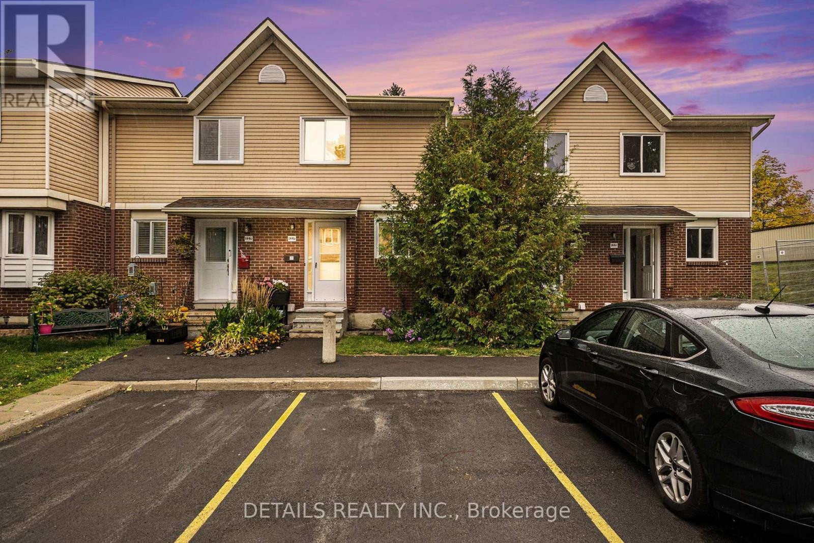 












144D VALLEY STREAM DRIVE

,
Ottawa,




Ontario
K2H9C6

