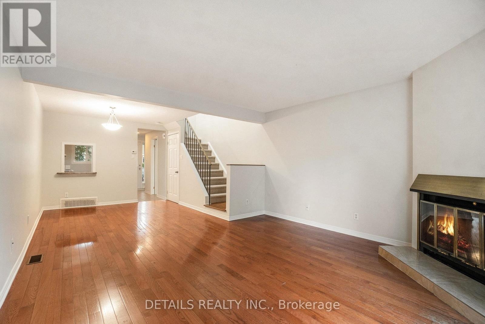 












144D VALLEY STREAM DRIVE

,
Ottawa,




Ontario
K2H9C6

