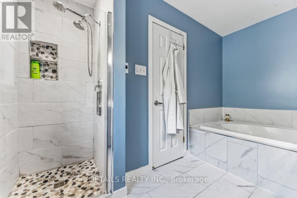 












8 WIMBLEDON WAY

,
Ottawa,




Ontario
K2K3J2

