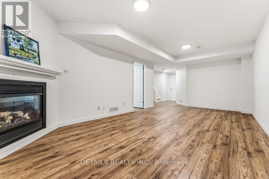 












8 WIMBLEDON WAY

,
Ottawa,




Ontario
K2K3J2

