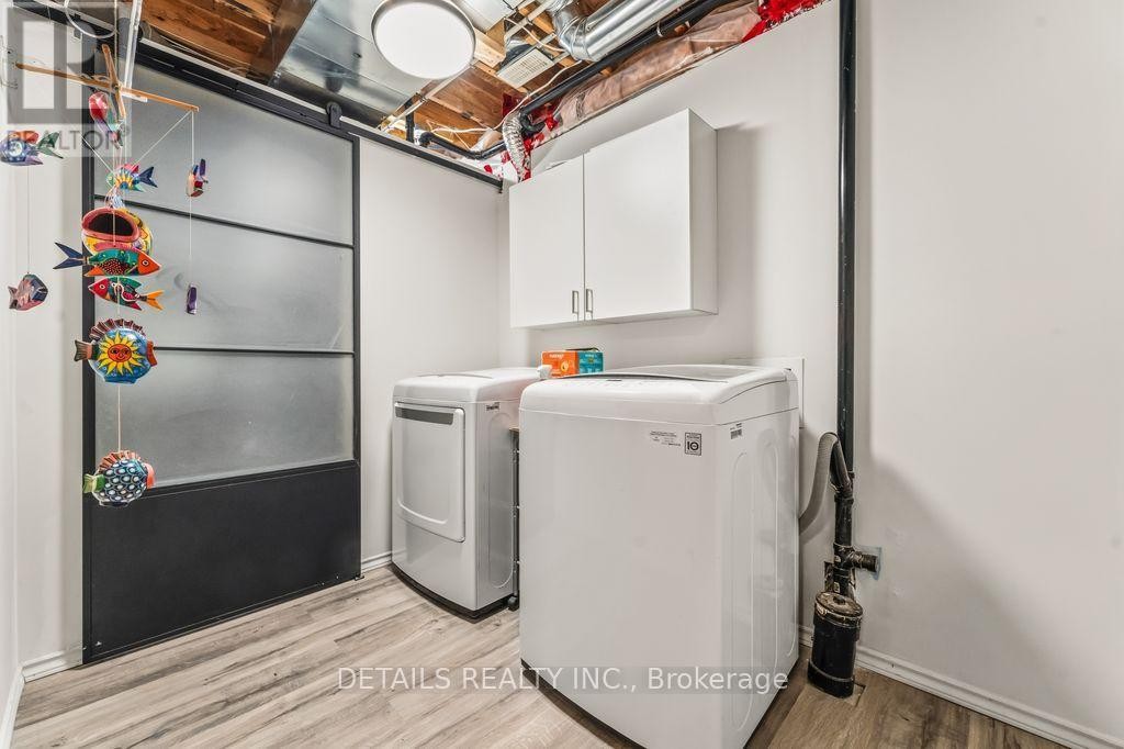 












8 WIMBLEDON WAY

,
Ottawa,




Ontario
K2K3J2

