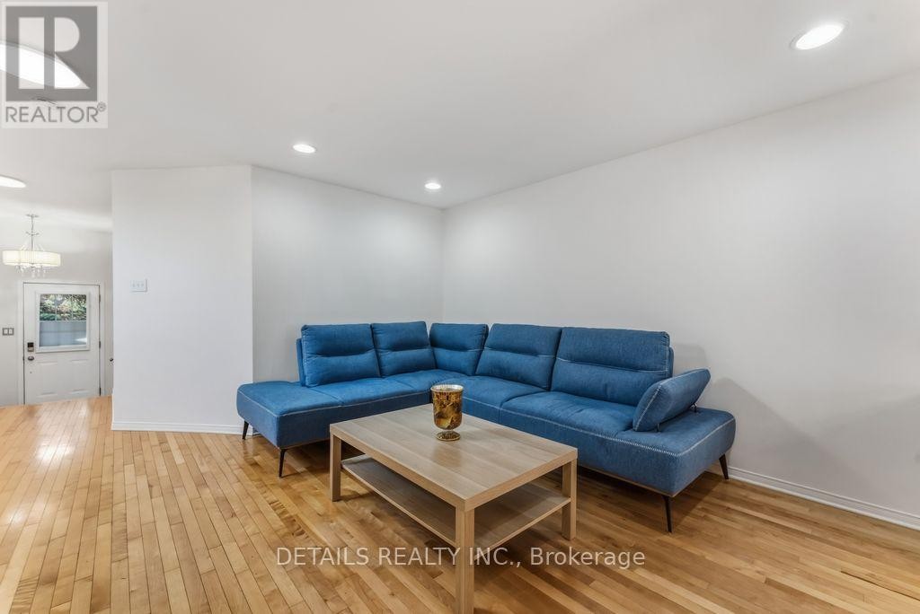 












8 WIMBLEDON WAY

,
Ottawa,




Ontario
K2K3J2


