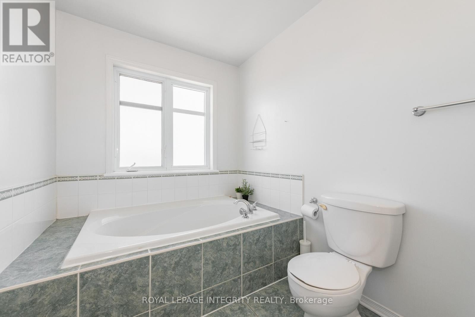 












915 SCHOONER CRESCENT

,
Ottawa,




Ontario
K1V1Y3

