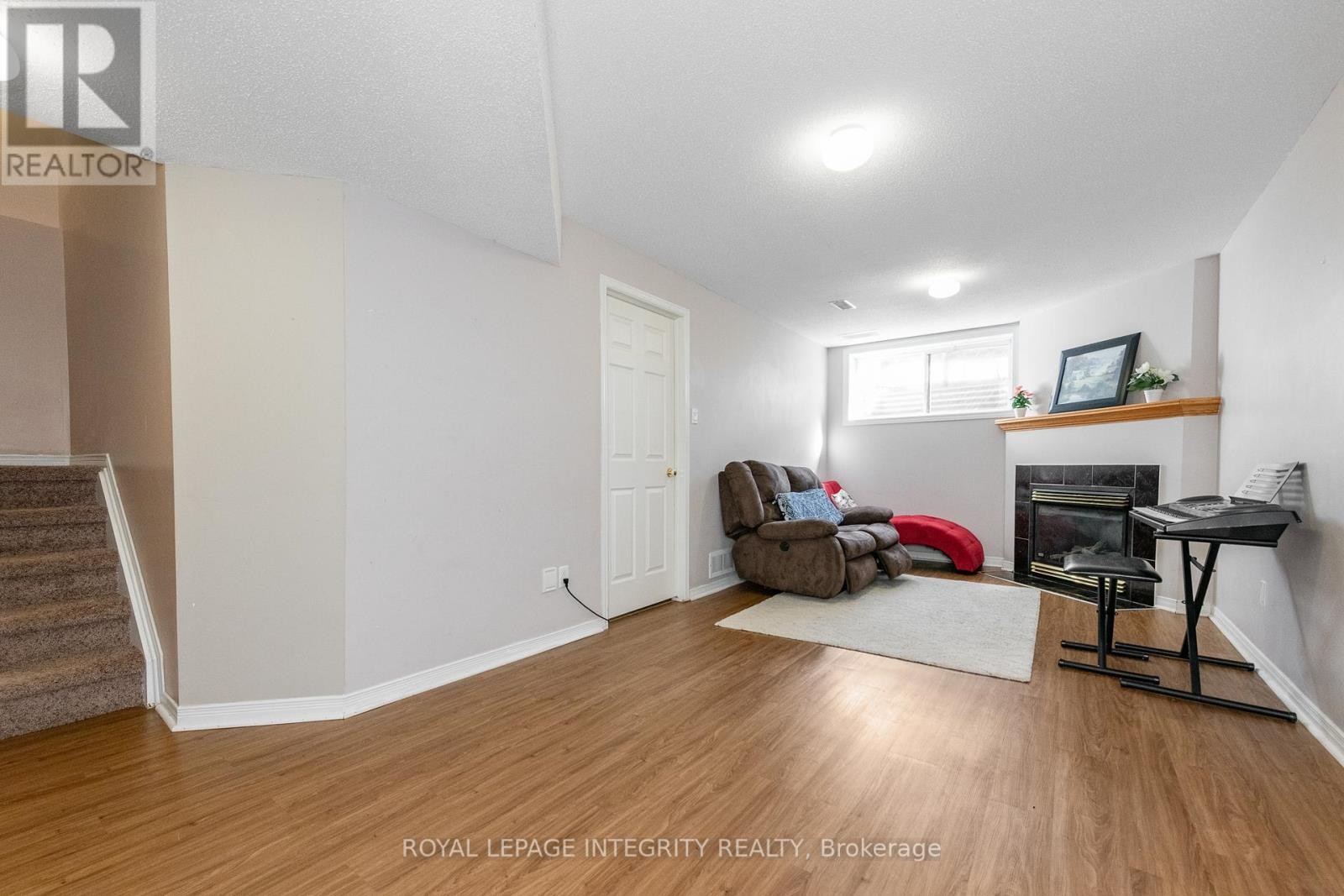 












915 SCHOONER CRESCENT

,
Ottawa,




Ontario
K1V1Y3

