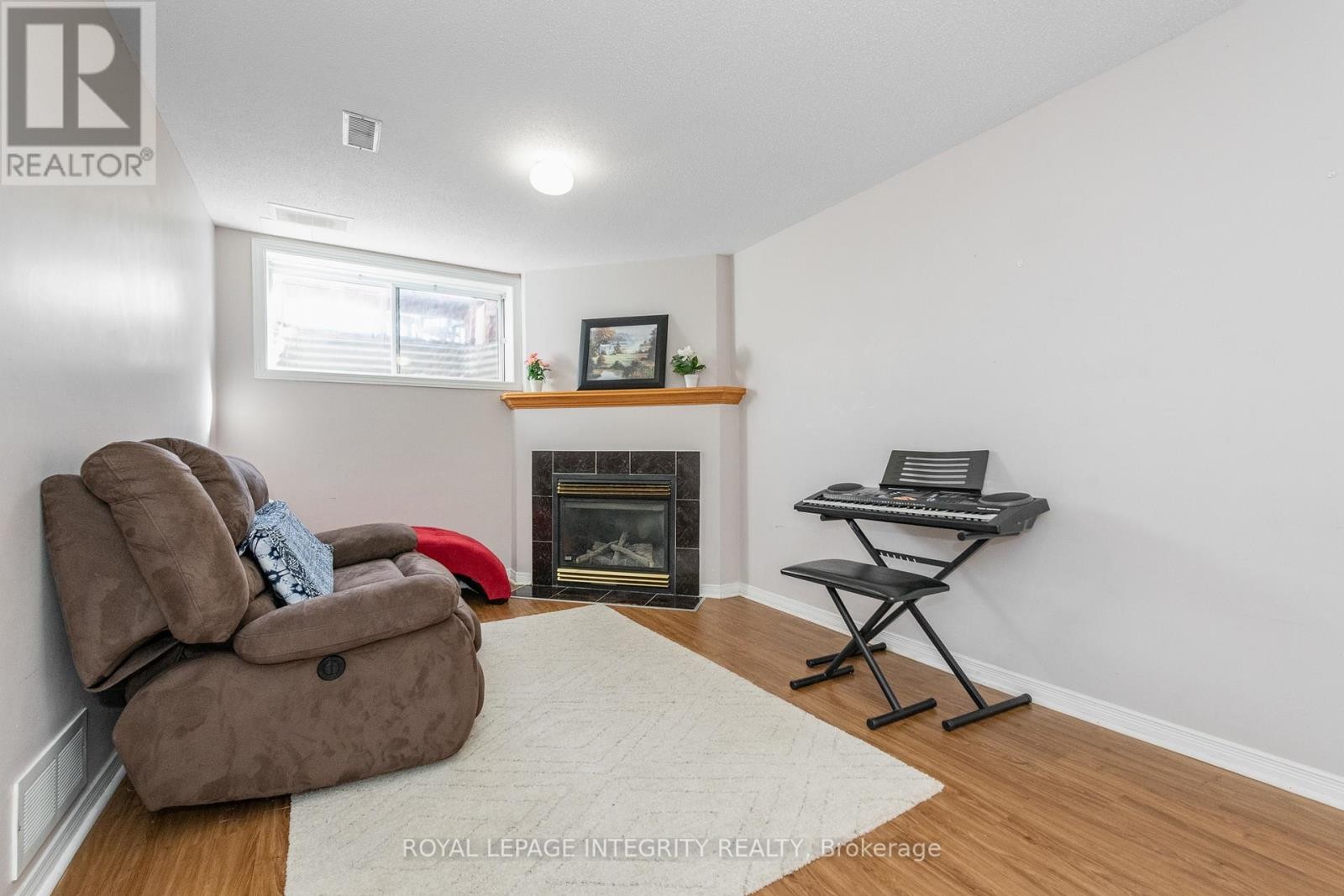 












915 SCHOONER CRESCENT

,
Ottawa,




Ontario
K1V1Y3


