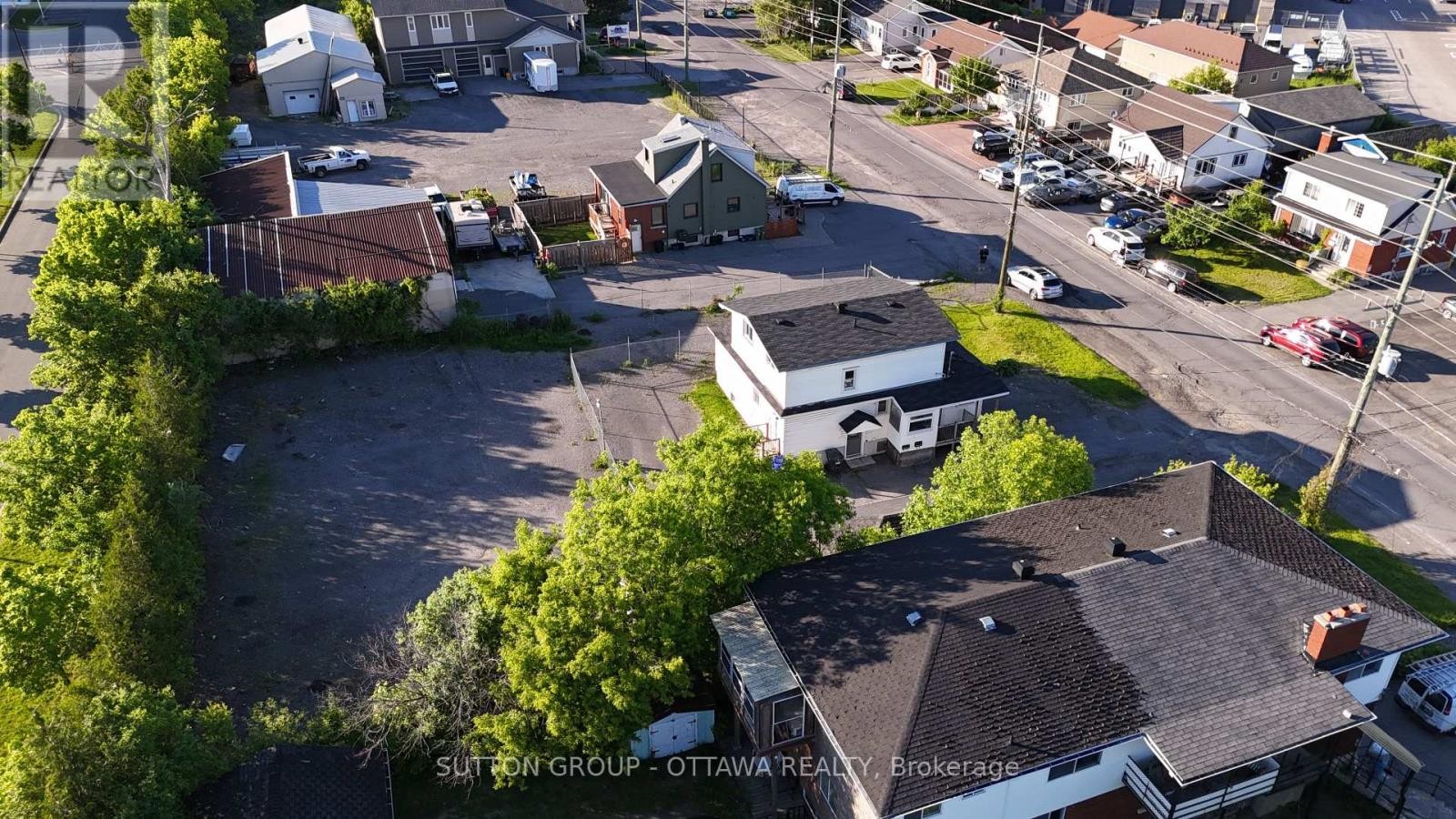 












1368 LABRIE AVENUE

,
Ottawa,




Ontario
K1B3M1

