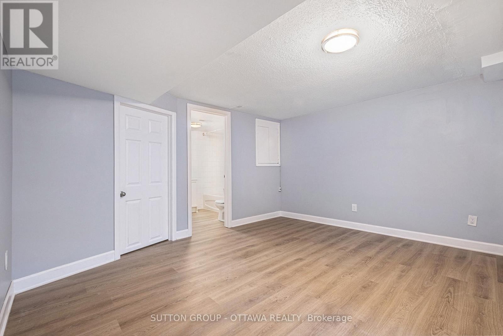 












1368 LABRIE AVENUE

,
Ottawa,




Ontario
K1B3M1

