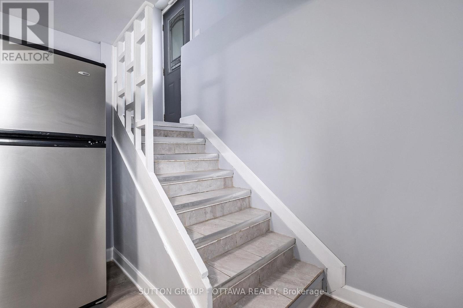 












1368 LABRIE AVENUE

,
Ottawa,




Ontario
K1B3M1

