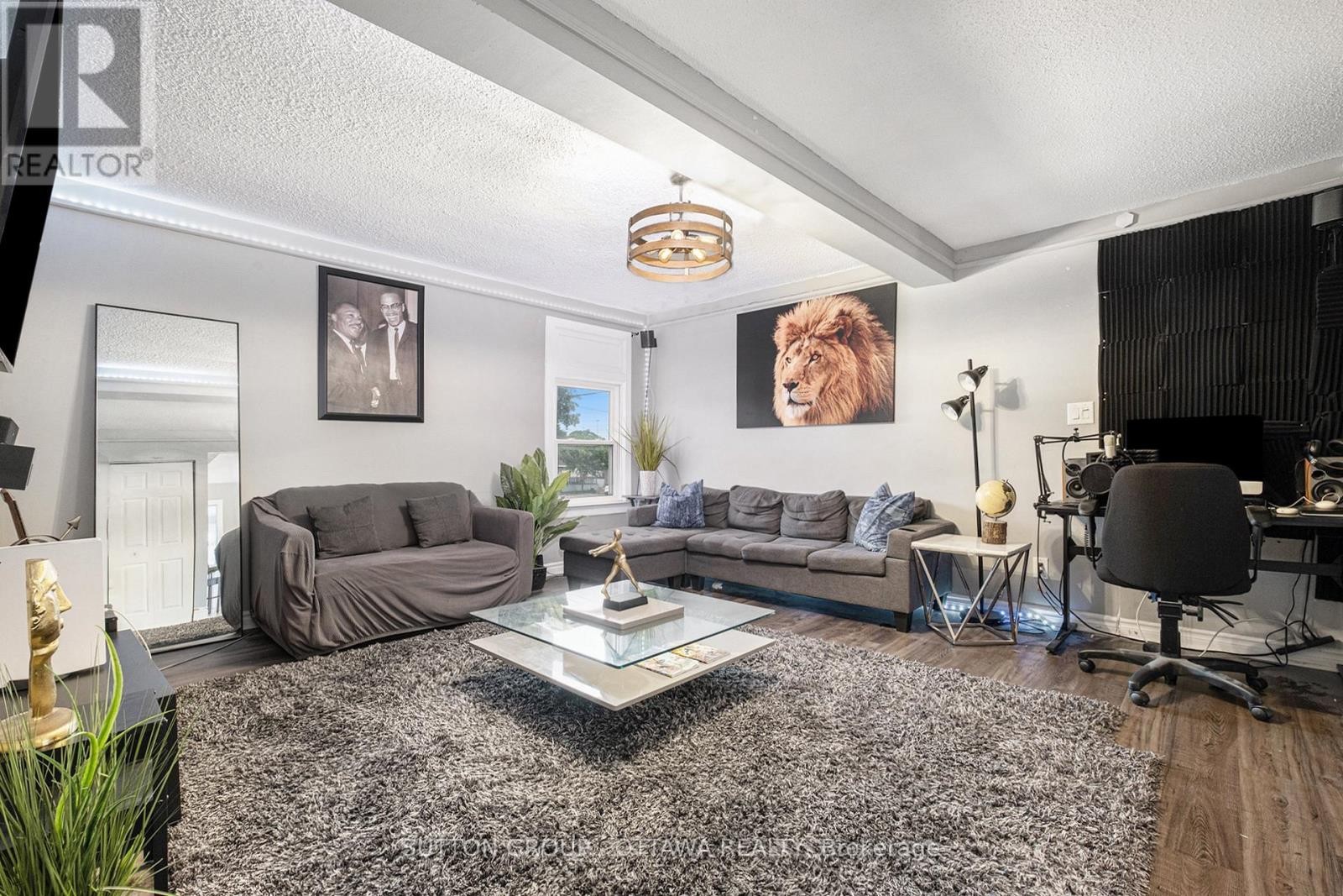 












1368 LABRIE AVENUE

,
Ottawa,




Ontario
K1B3M1

