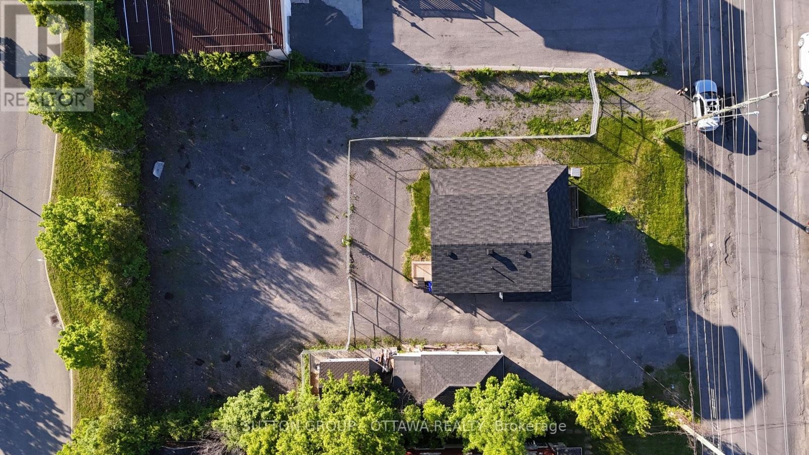 












1368 LABRIE AVENUE

,
Ottawa,




Ontario
K1B3M1


