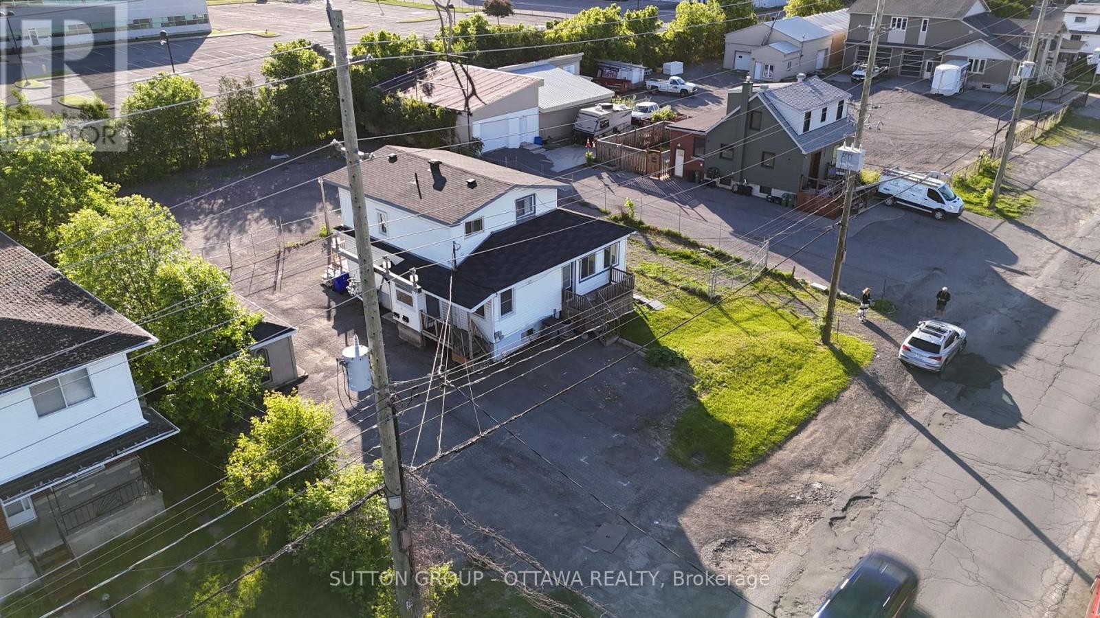 












1368 LABRIE AVENUE

,
Ottawa,




Ontario
K1B3M1

