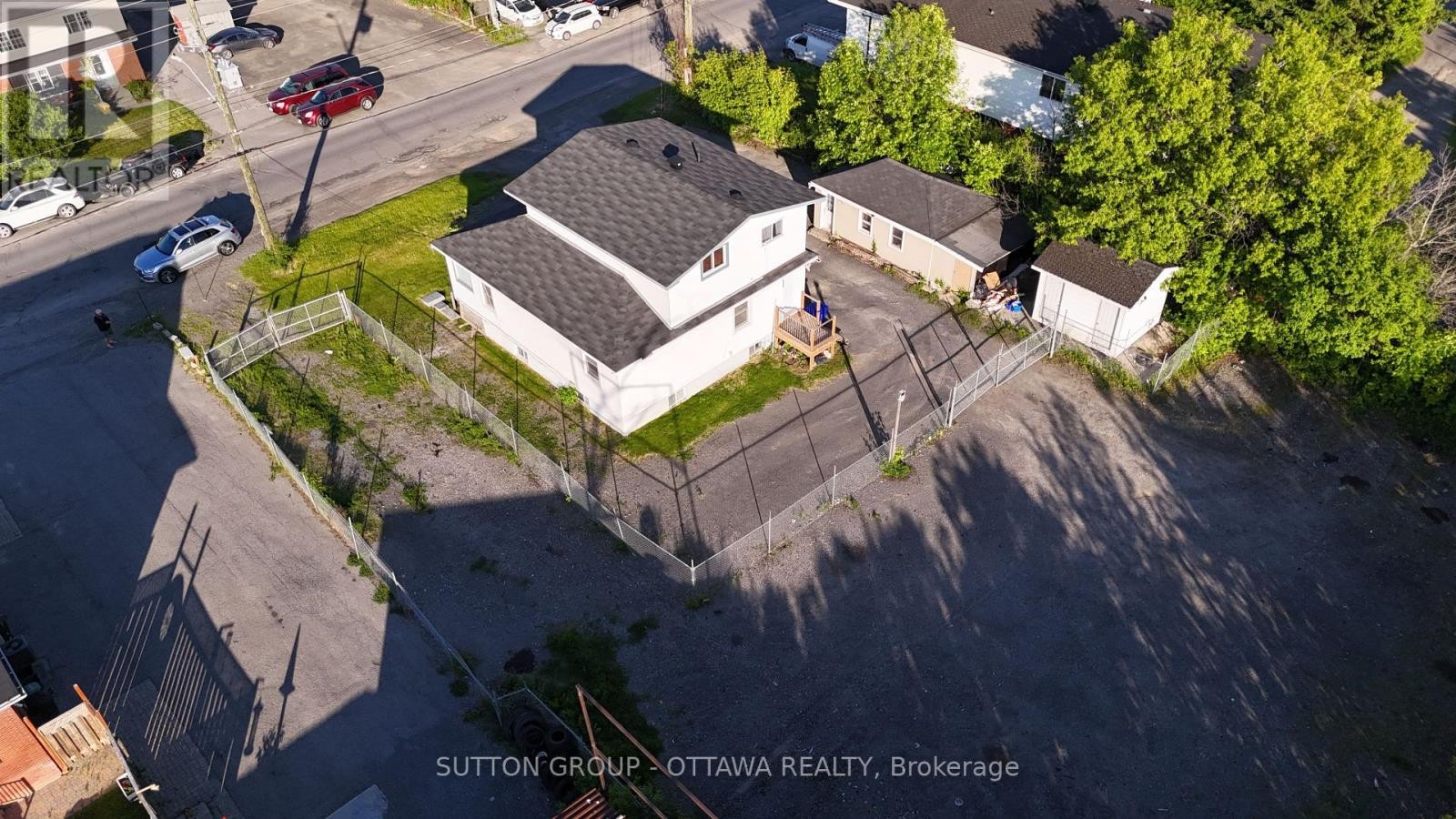 












1368 LABRIE AVENUE

,
Ottawa,




Ontario
K1B3M1

