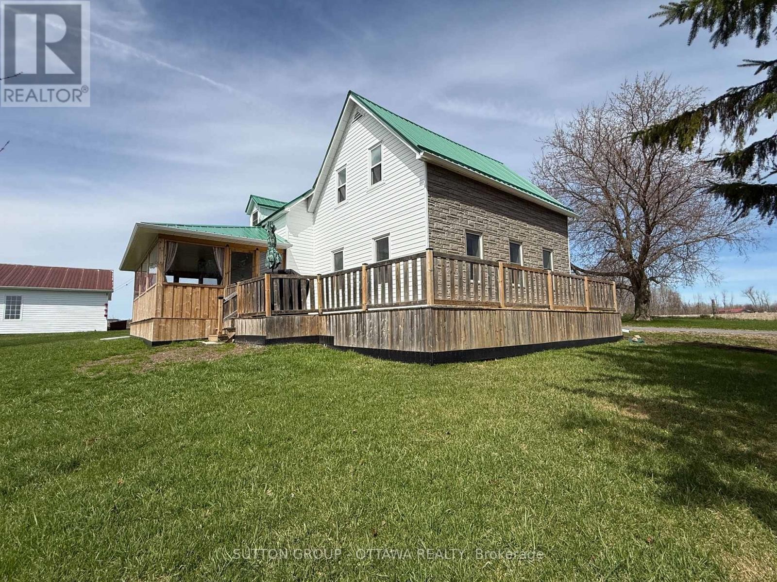












17389 MCPHAIL ROAD

,
South Stormont,




Ontario
K0C2A0

