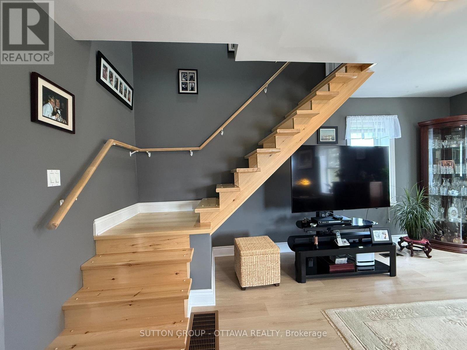 












17389 MCPHAIL ROAD

,
South Stormont,




Ontario
K0C2A0

