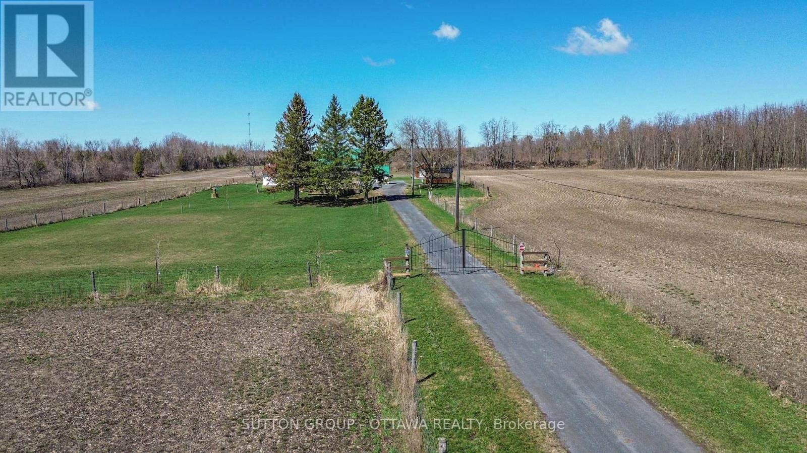 












17389 MCPHAIL ROAD

,
South Stormont,




Ontario
K0C2A0


