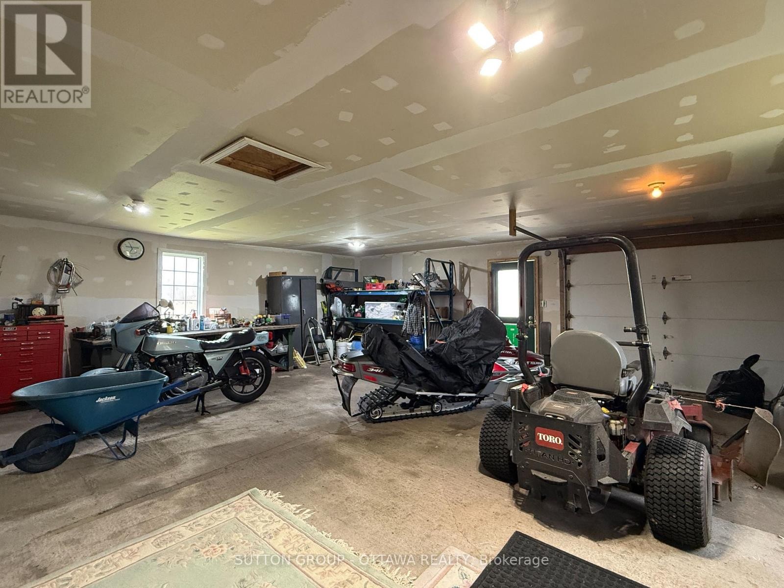 












17389 MCPHAIL ROAD

,
South Stormont,




Ontario
K0C2A0

