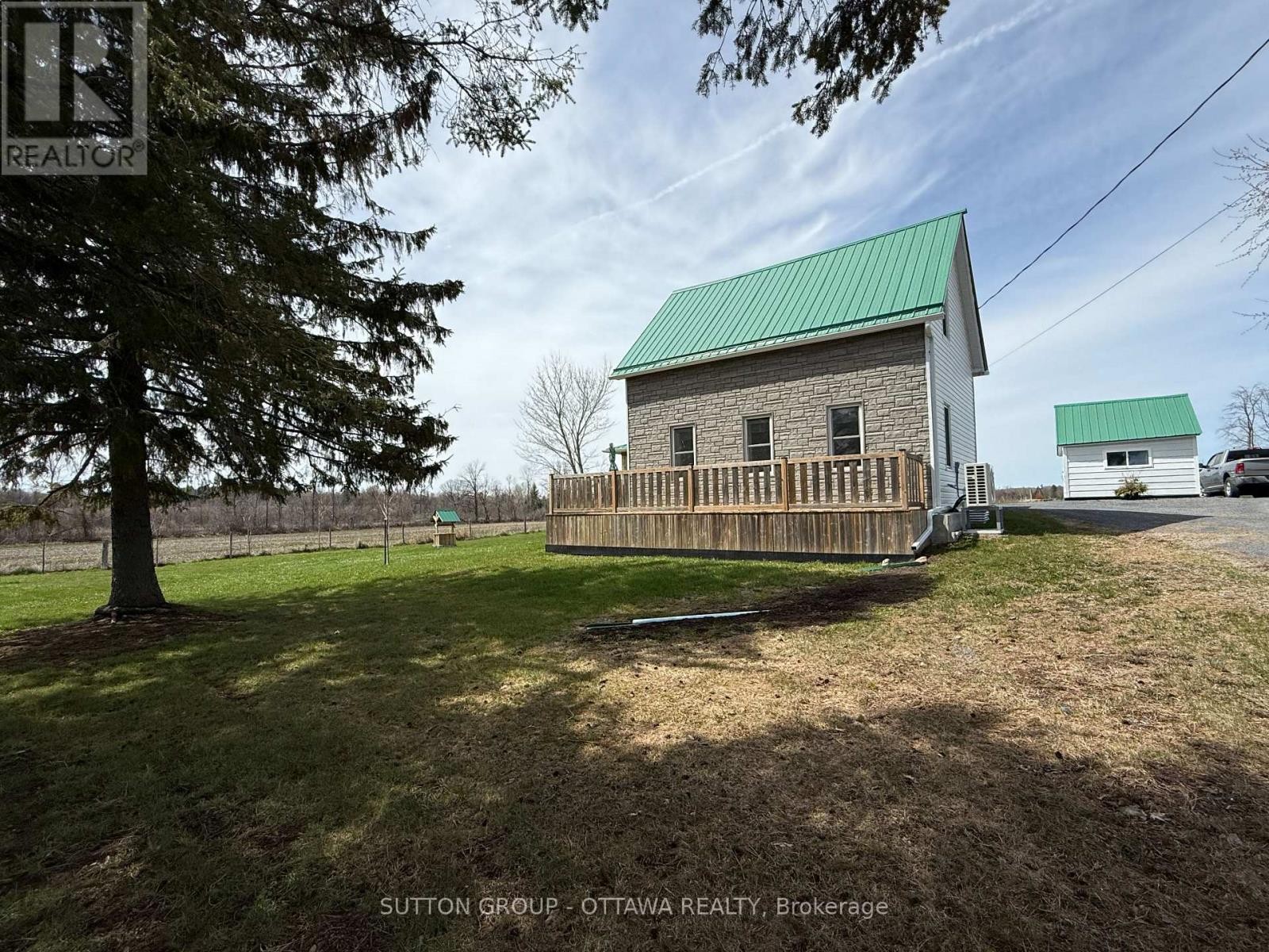 












17389 MCPHAIL ROAD

,
South Stormont,




Ontario
K0C2A0

