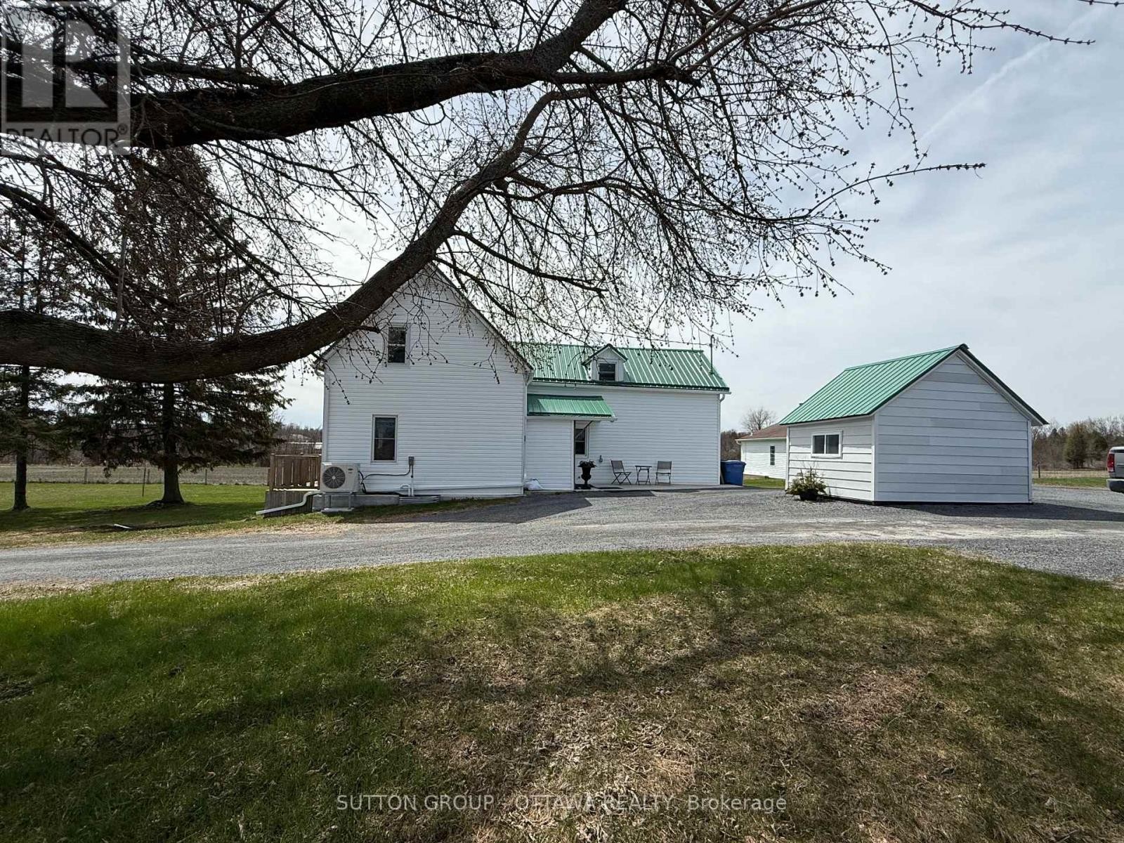 












17389 MCPHAIL ROAD

,
South Stormont,




Ontario
K0C2A0

