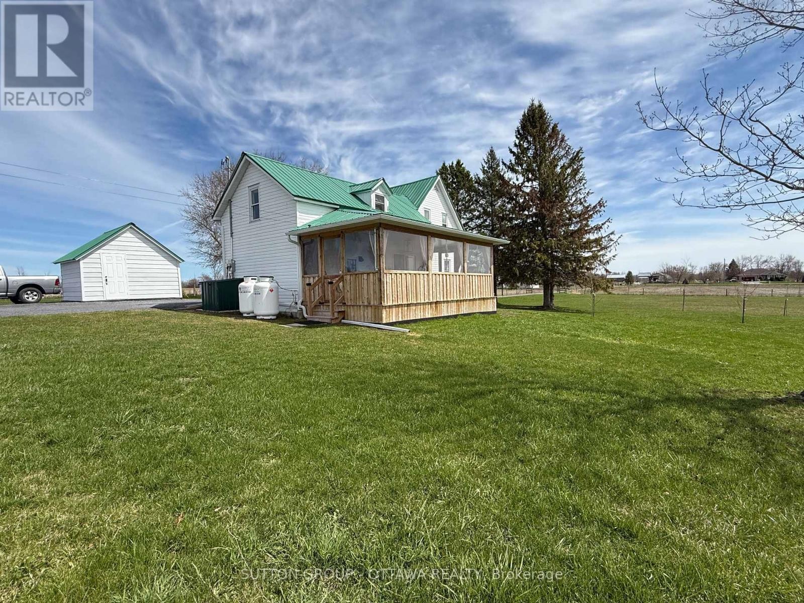 












17389 MCPHAIL ROAD

,
South Stormont,




Ontario
K0C2A0

