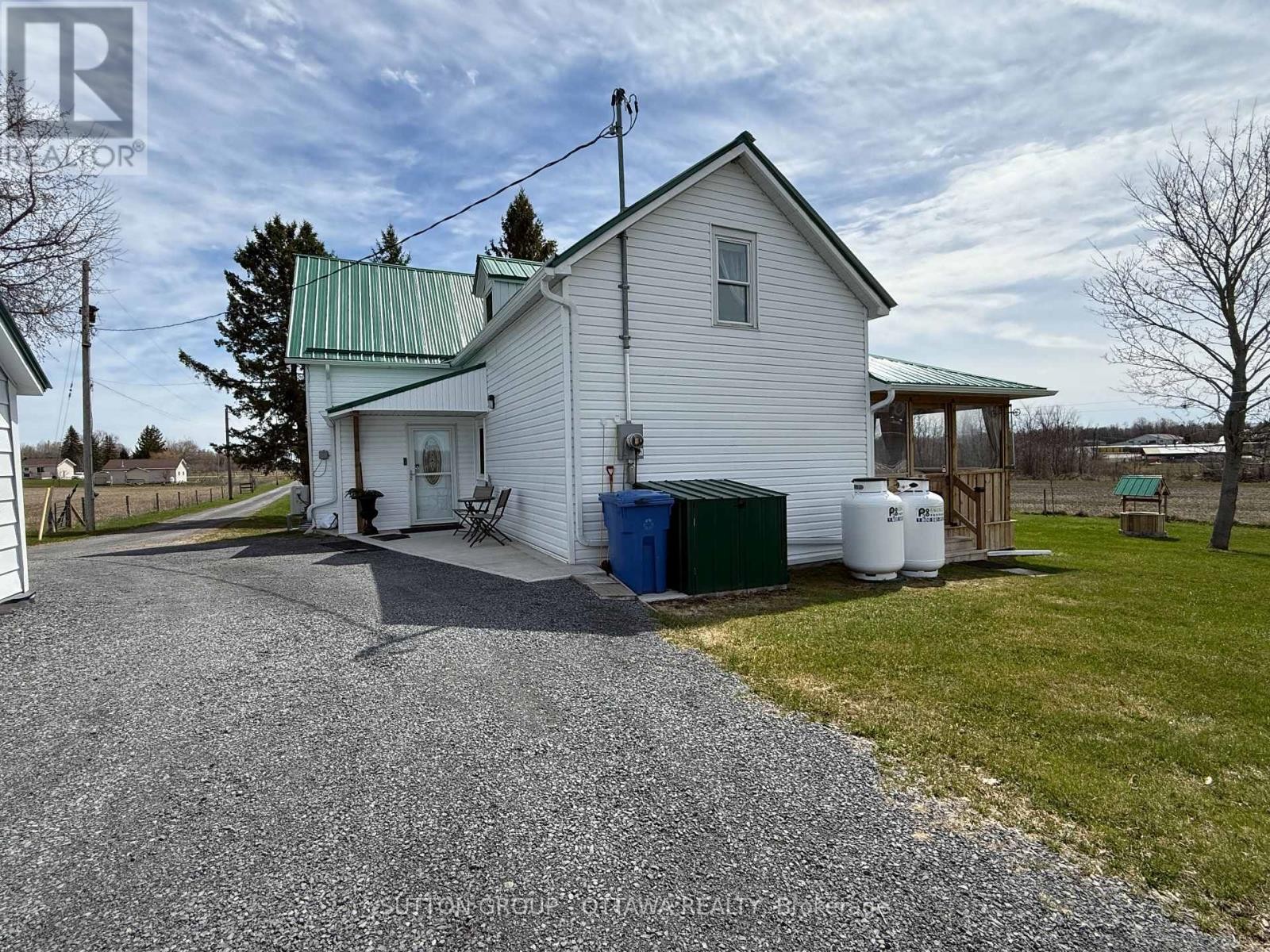 












17389 MCPHAIL ROAD

,
South Stormont,




Ontario
K0C2A0

