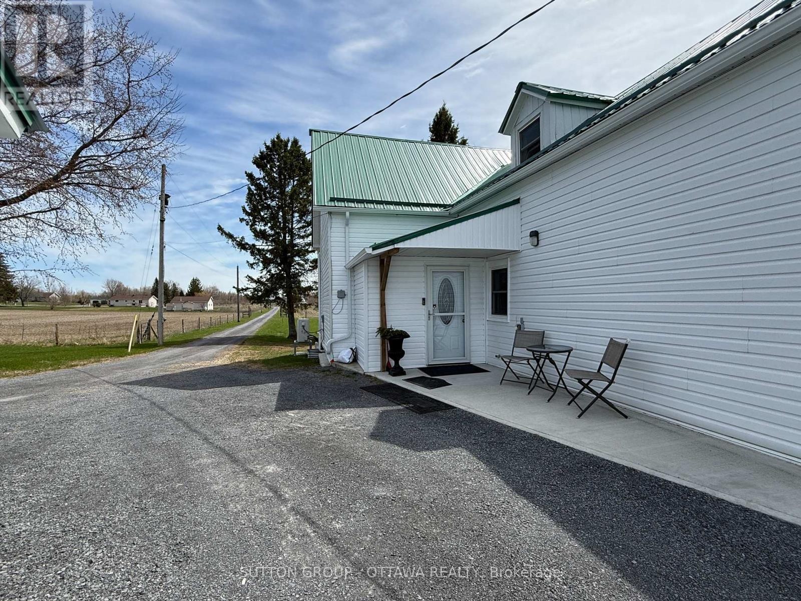 












17389 MCPHAIL ROAD

,
South Stormont,




Ontario
K0C2A0


