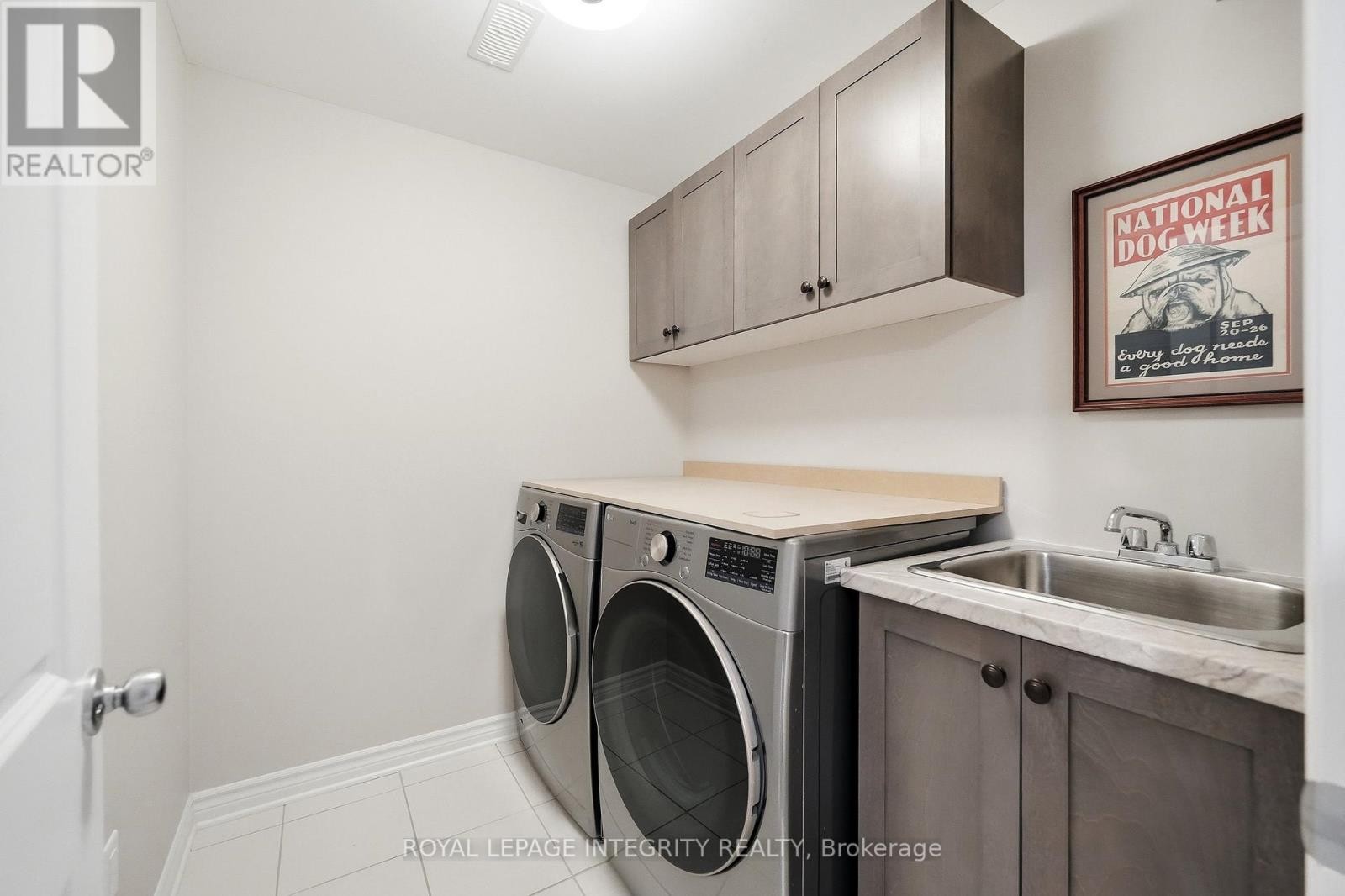 












834 TEWIN CIRCLE

,
Ottawa,




Ontario
K4A1K2

