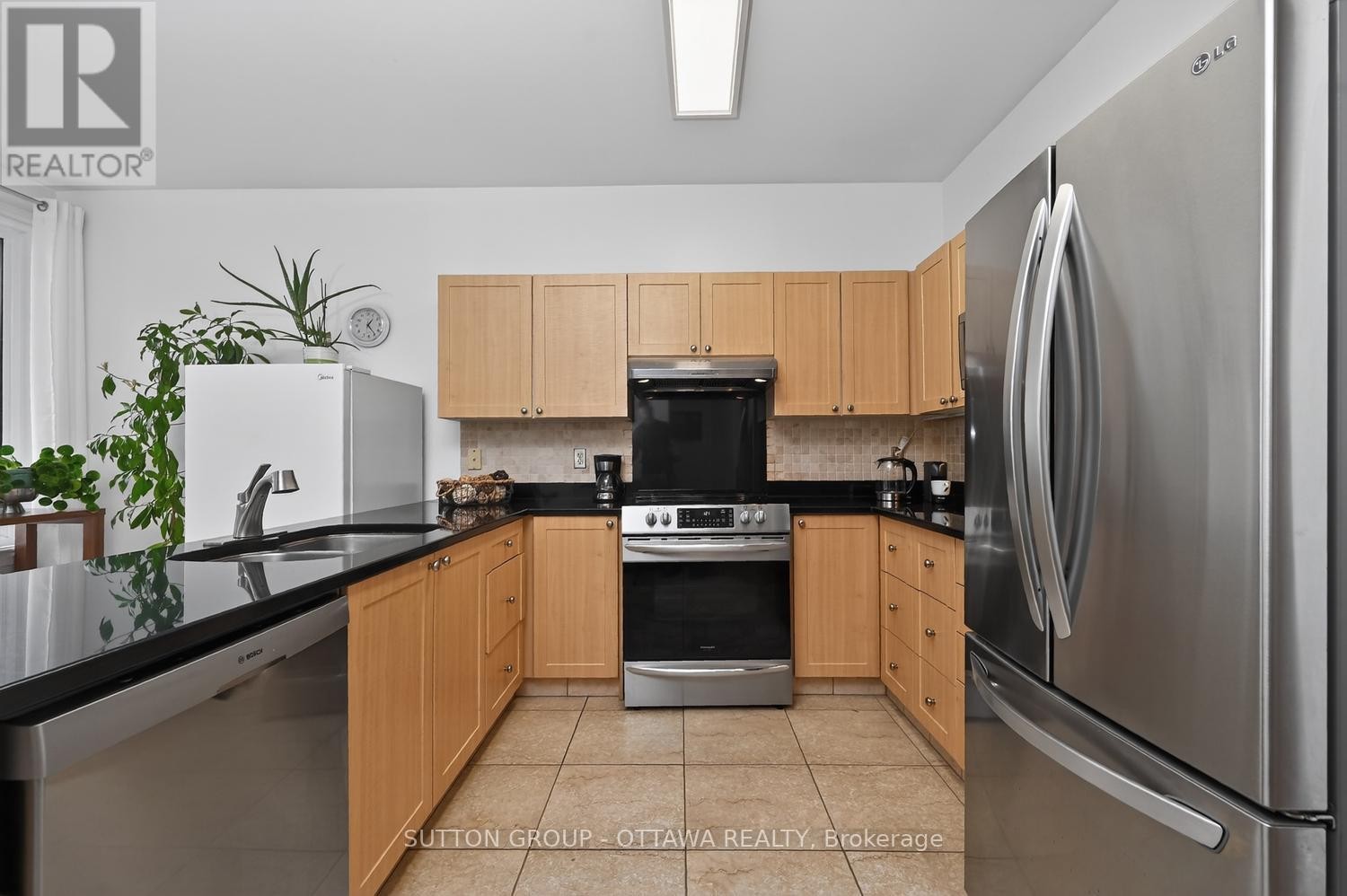 












4070 CANYON WALK DRIVE

,
Ottawa,




Ontario
K1V1W4

