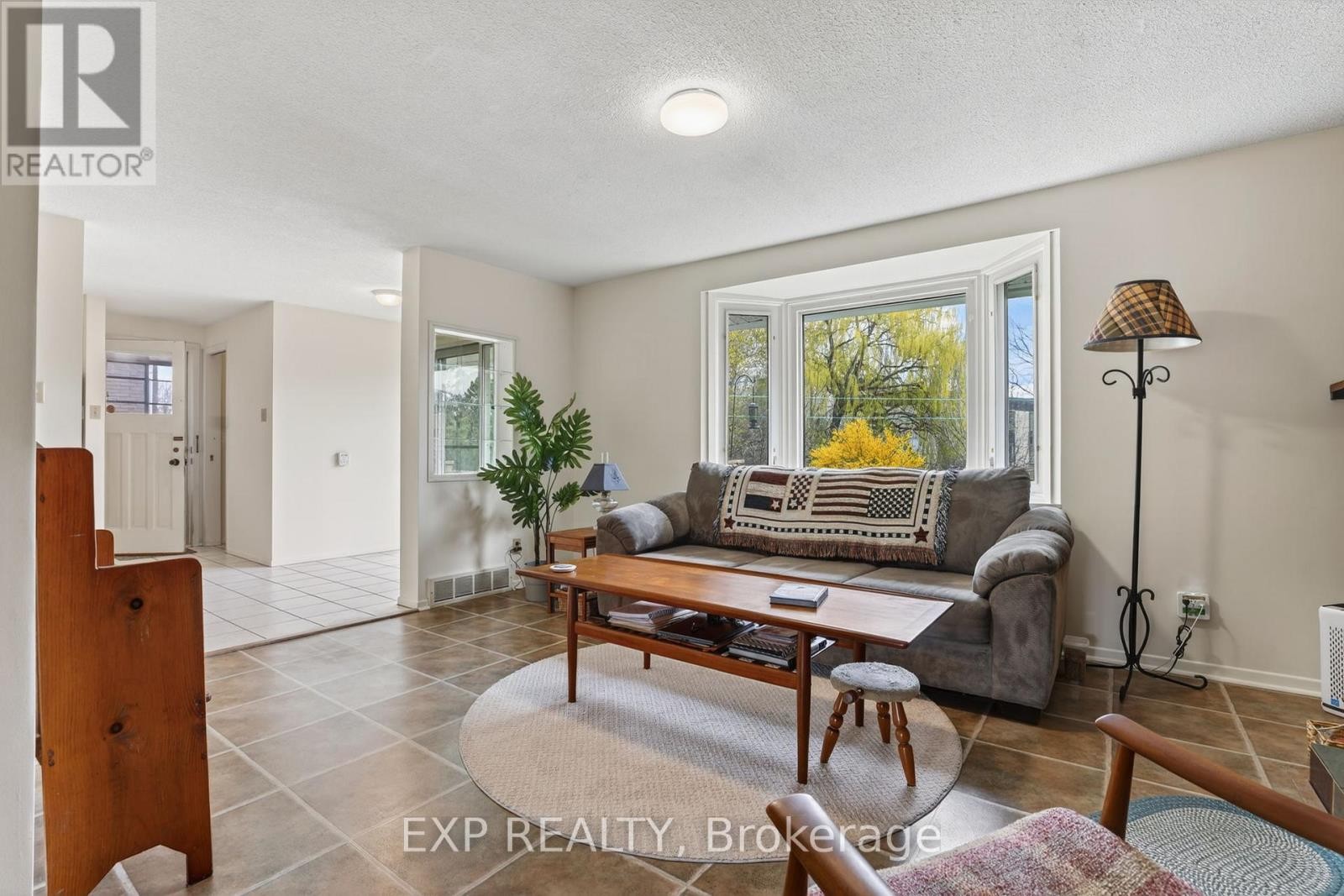 












652 GLENHURST CRESCENT

,
Ottawa,




Ontario
K1J7B7

