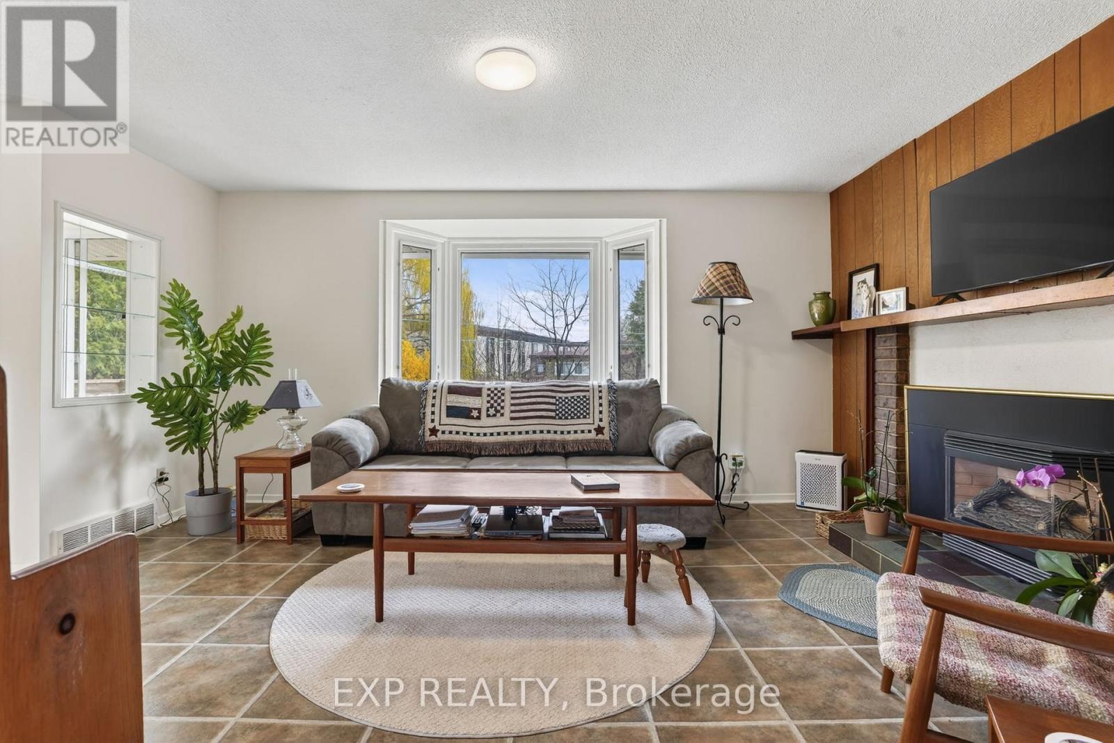 












652 GLENHURST CRESCENT

,
Ottawa,




Ontario
K1J7B7

