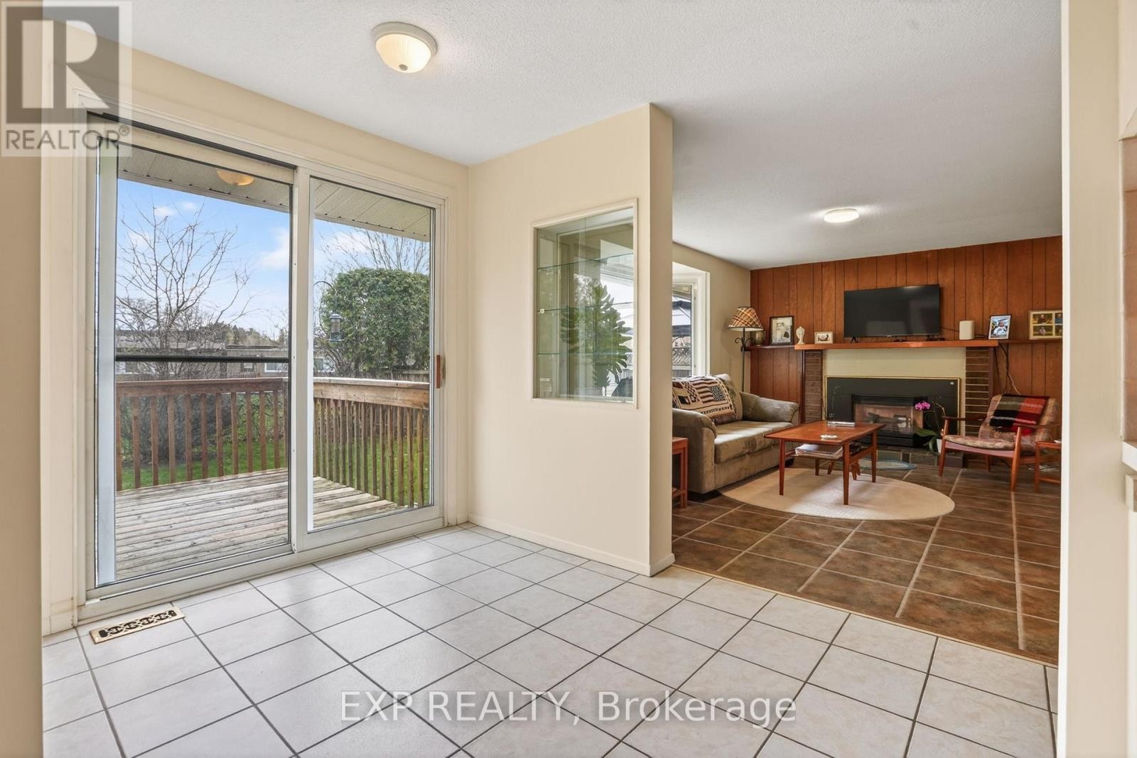 












652 GLENHURST CRESCENT

,
Ottawa,




Ontario
K1J7B7

