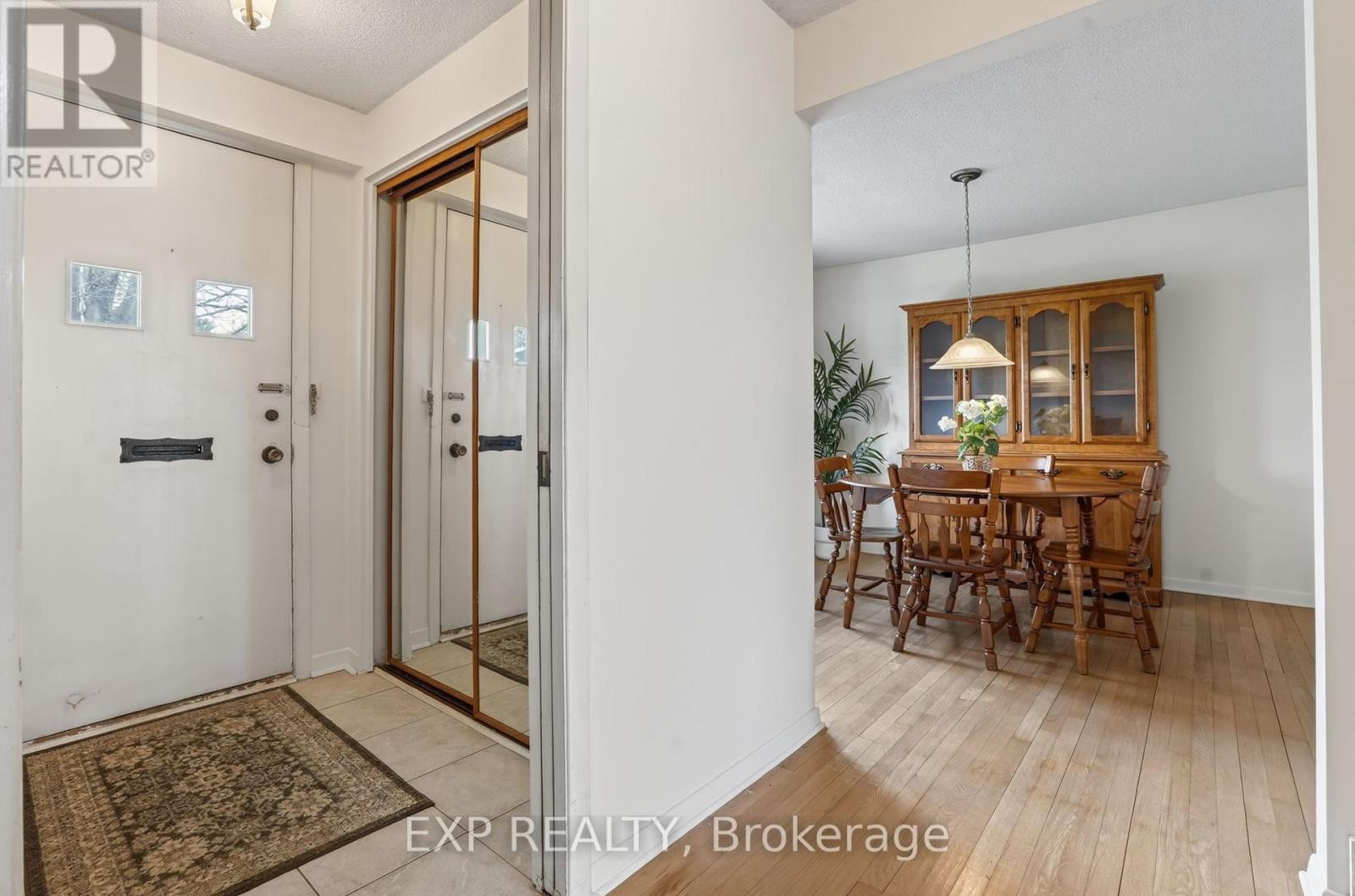 












652 GLENHURST CRESCENT

,
Ottawa,




Ontario
K1J7B7

