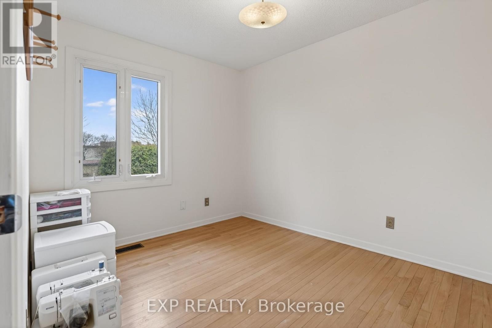 












652 GLENHURST CRESCENT

,
Ottawa,




Ontario
K1J7B7


