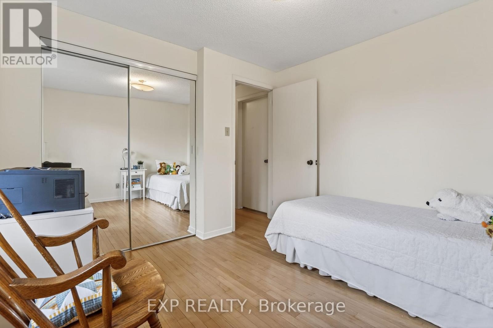 












652 GLENHURST CRESCENT

,
Ottawa,




Ontario
K1J7B7

