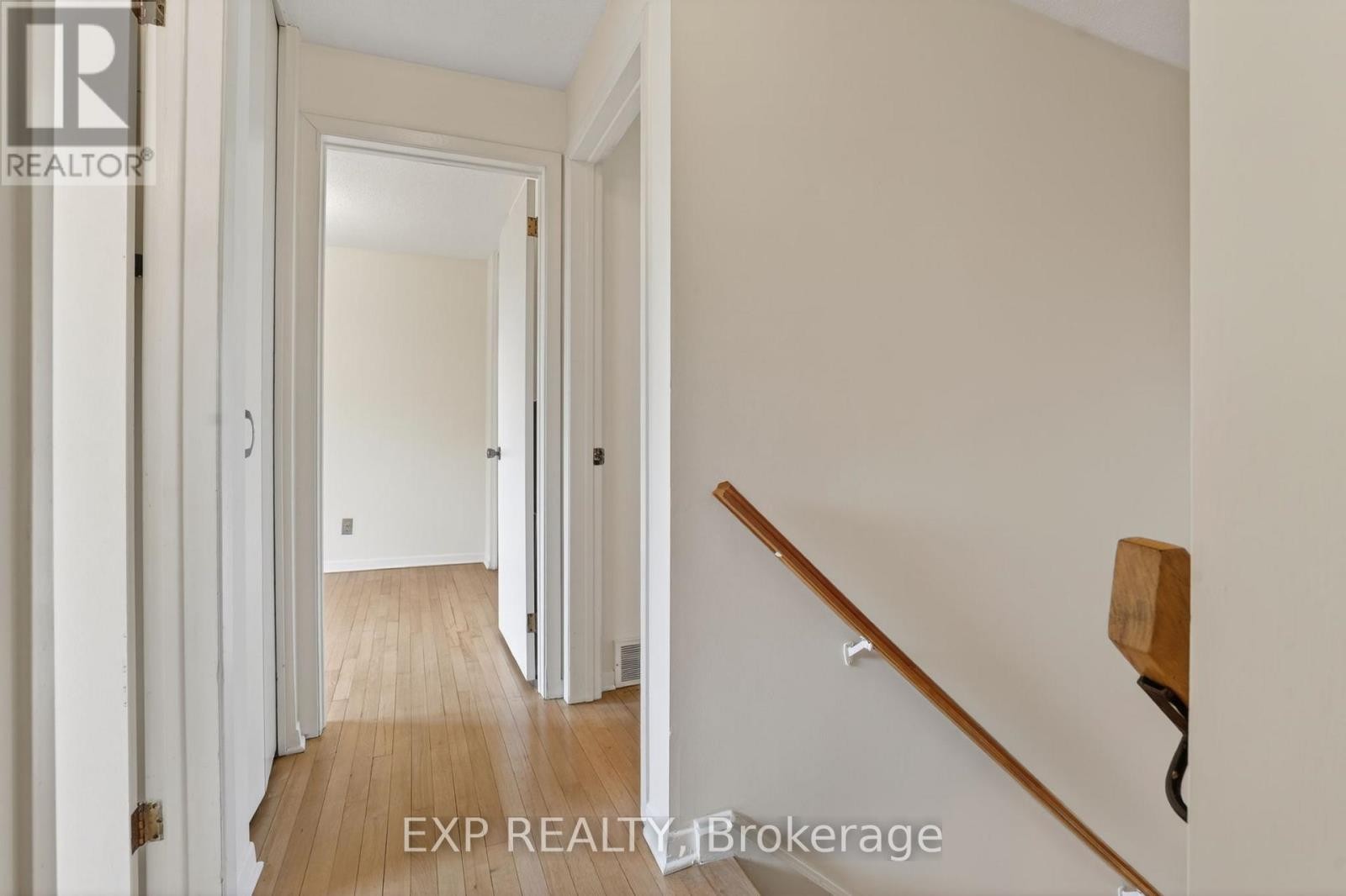












652 GLENHURST CRESCENT

,
Ottawa,




Ontario
K1J7B7

