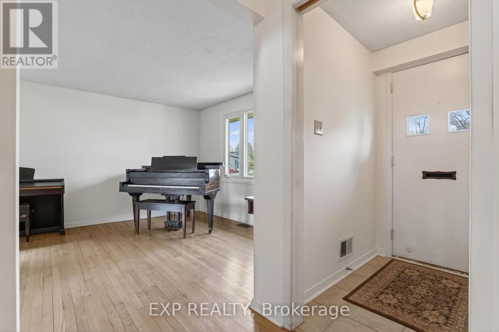 












652 GLENHURST CRESCENT

,
Ottawa,




Ontario
K1J7B7

