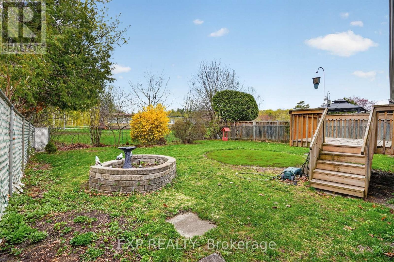 












652 GLENHURST CRESCENT

,
Ottawa,




Ontario
K1J7B7

