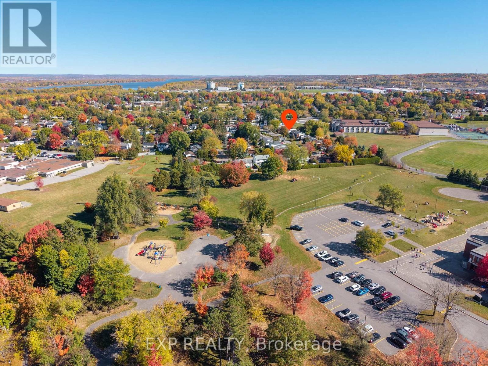 












652 GLENHURST CRESCENT

,
Ottawa,




Ontario
K1J7B7

