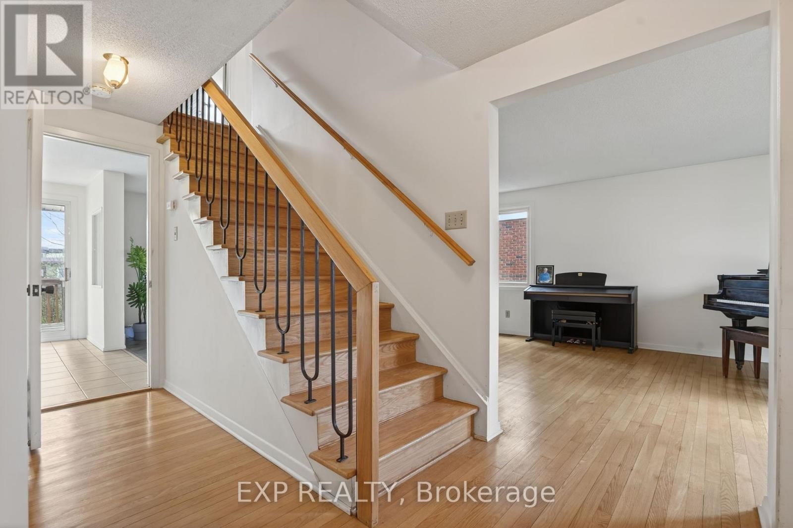 












652 GLENHURST CRESCENT

,
Ottawa,




Ontario
K1J7B7

