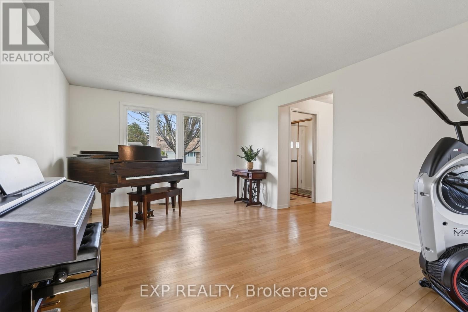 












652 GLENHURST CRESCENT

,
Ottawa,




Ontario
K1J7B7

