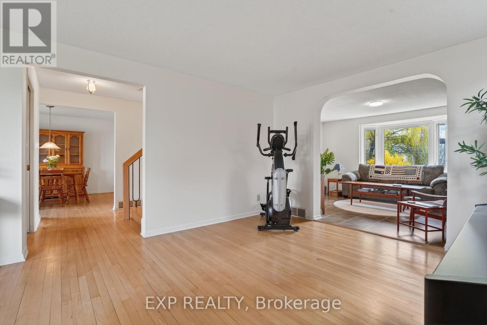 












652 GLENHURST CRESCENT

,
Ottawa,




Ontario
K1J7B7

