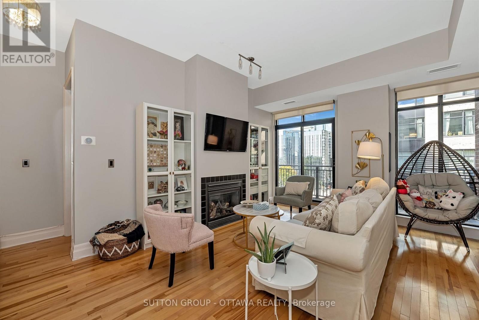 












903 - 375 LISGAR STREET

,
Ottawa,




Ontario
K2P0E3

