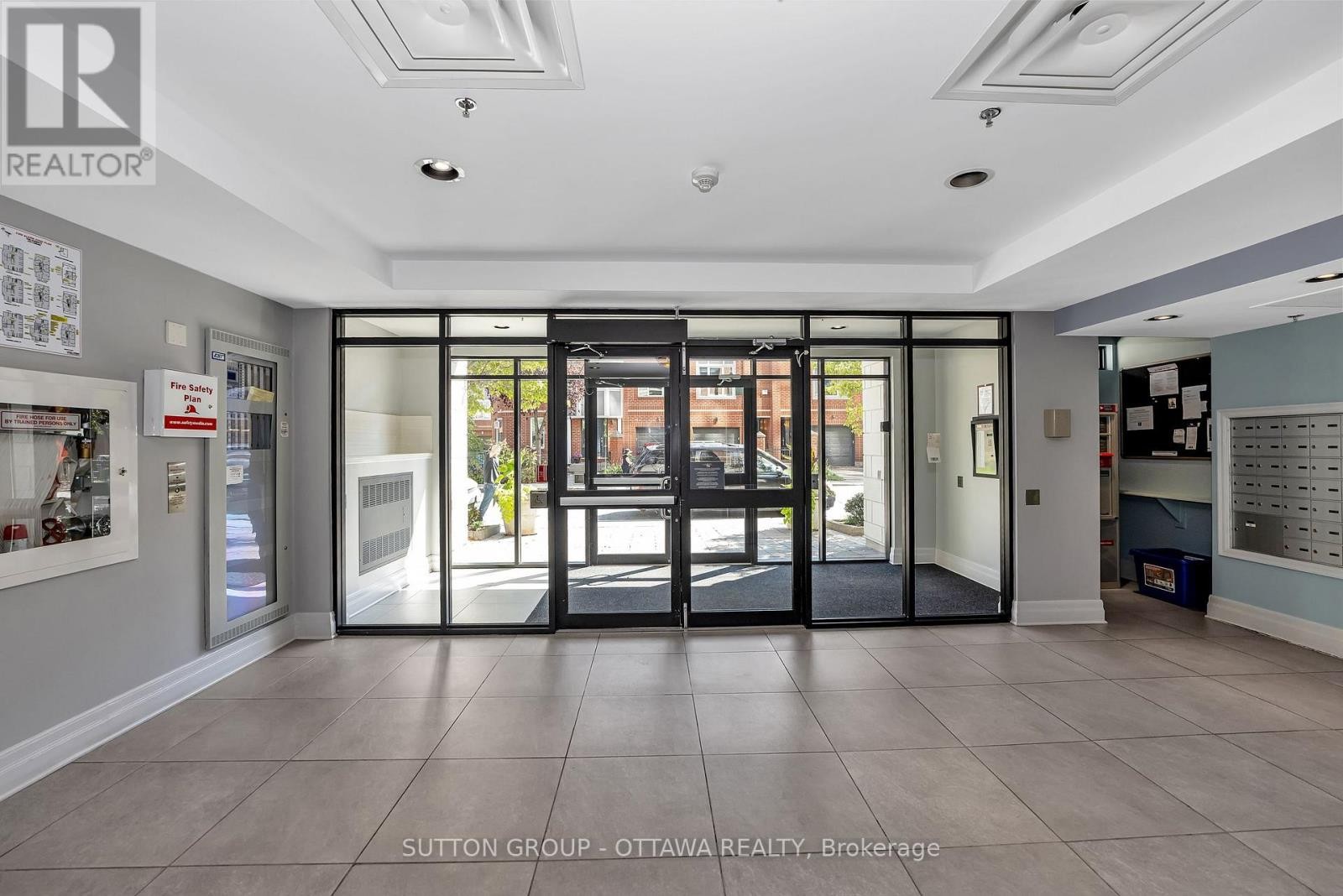 












903 - 375 LISGAR STREET

,
Ottawa,




Ontario
K2P0E3

