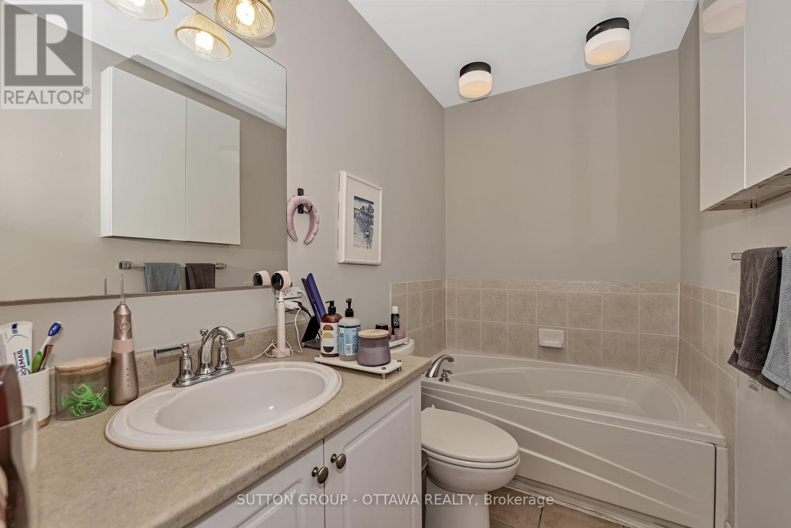 












903 - 375 LISGAR STREET

,
Ottawa,




Ontario
K2P0E3


